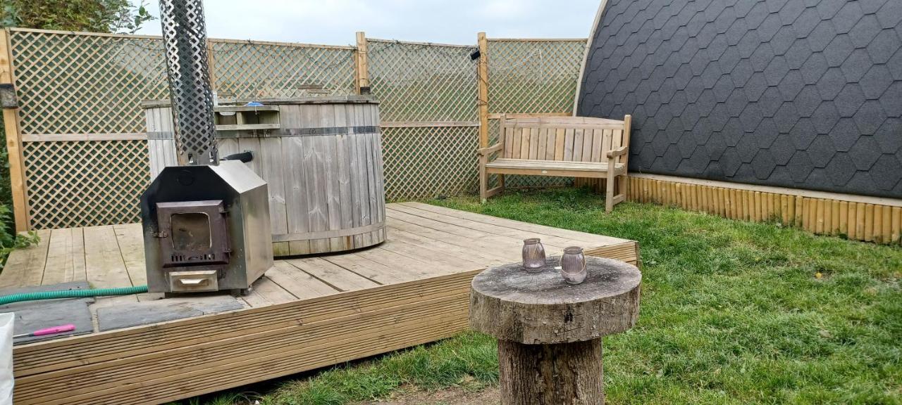 Norwell View Farm Glamping With Hot Tubs Hotel Bath Exterior foto